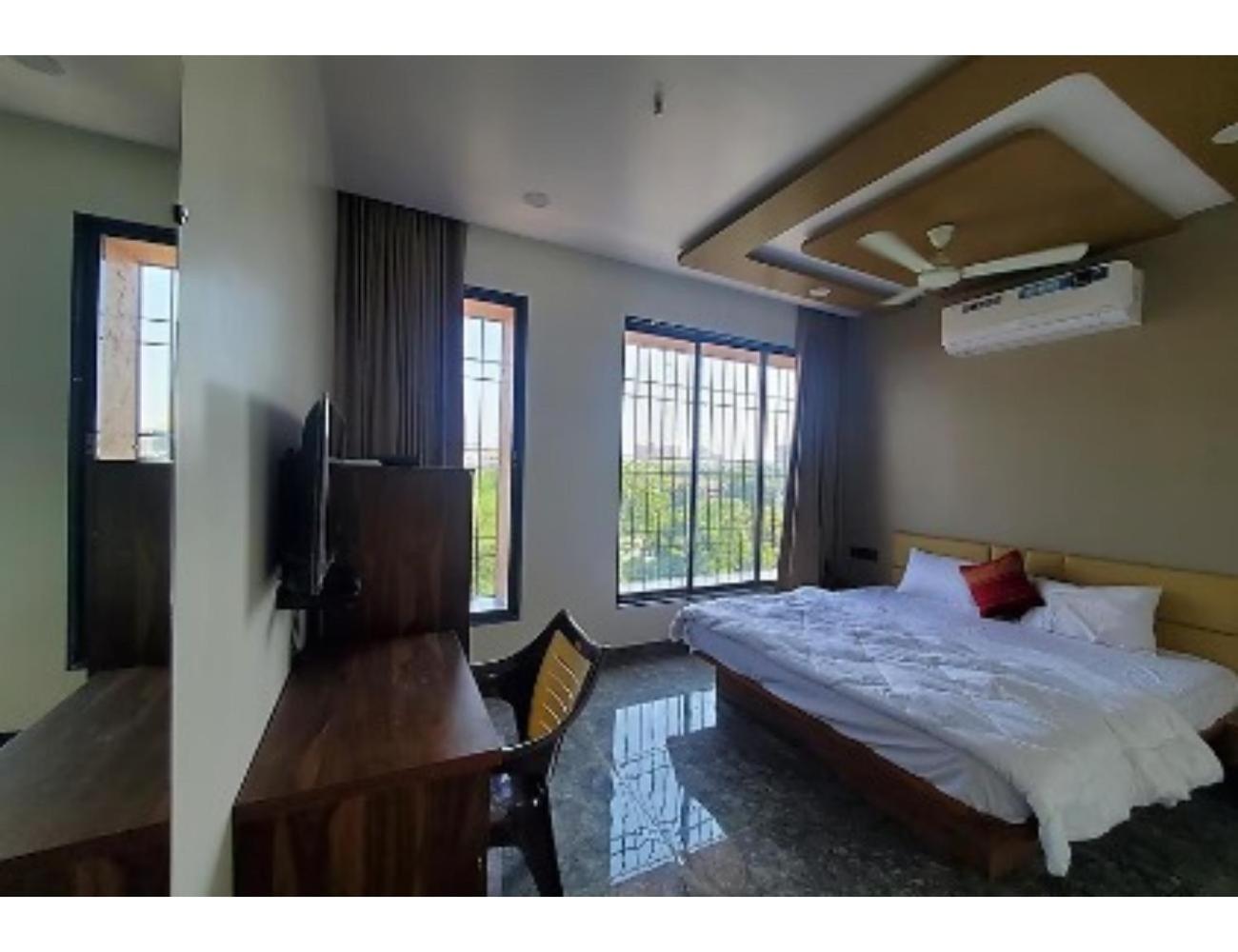 Hotel The Pill, Bhavnagar Bagian luar foto