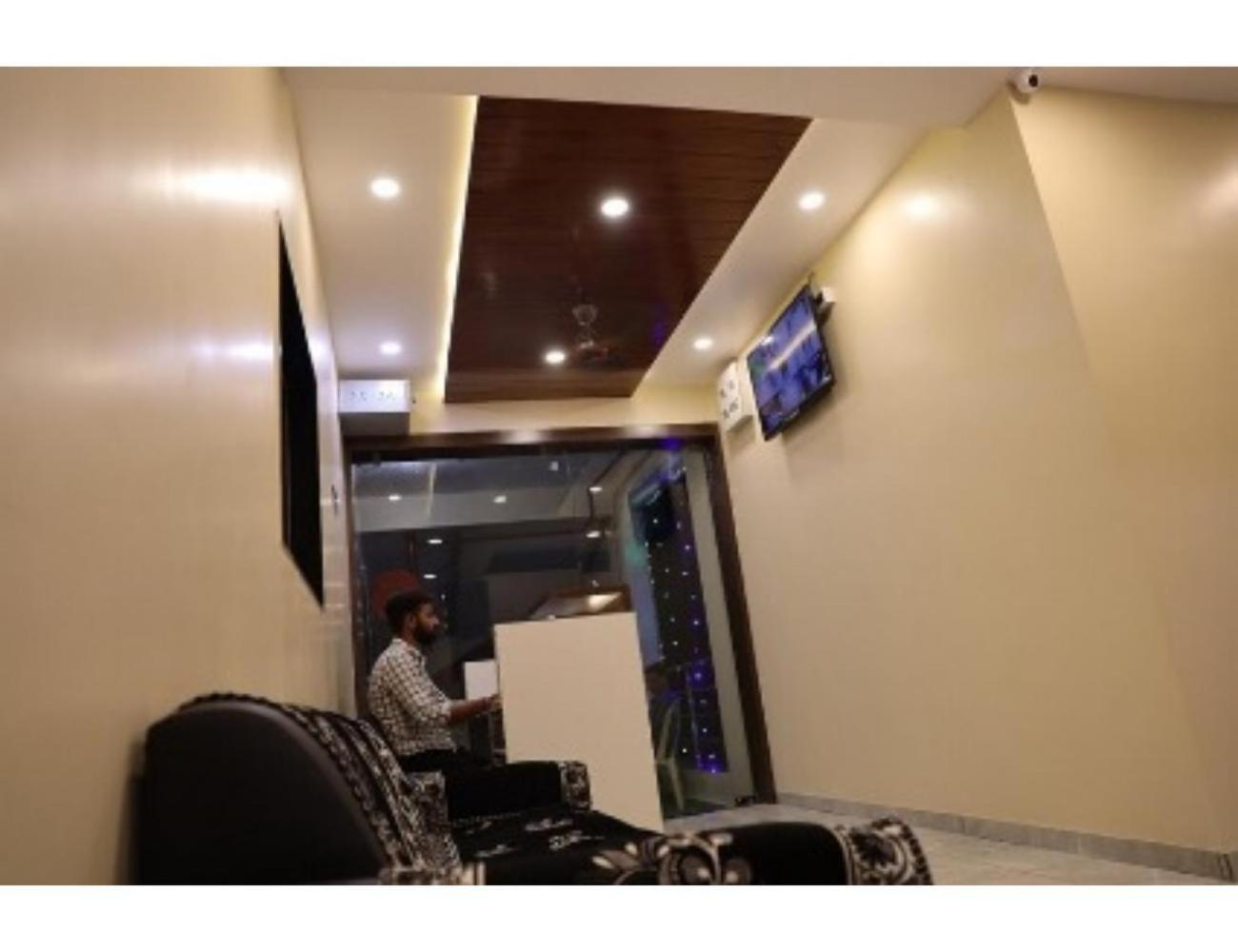 Hotel The Pill, Bhavnagar Bagian luar foto
