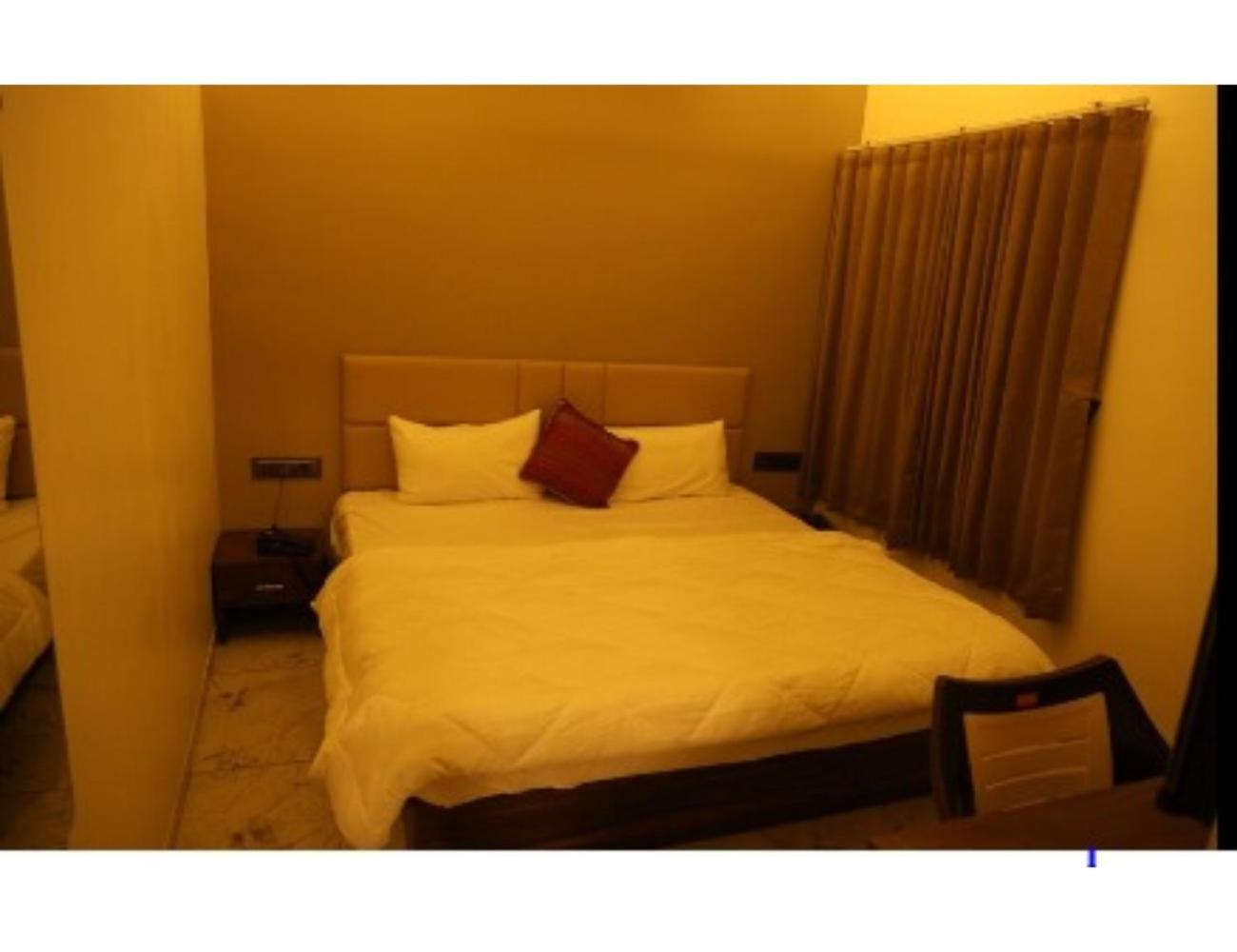 Hotel The Pill, Bhavnagar Bagian luar foto